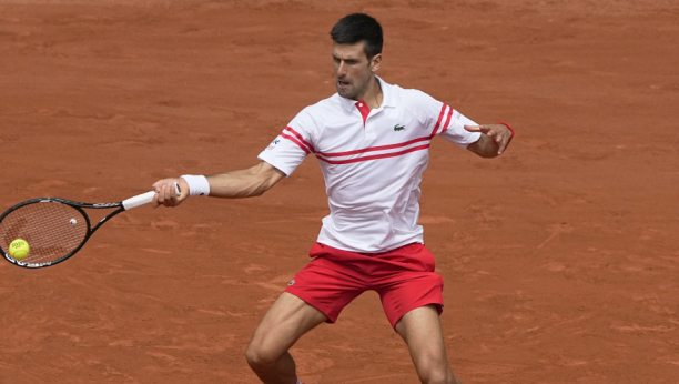 NEVEROVATNO! Ovakav poen se retko viđa, Novak uduševio publiku u Parizu! (VIDEO)