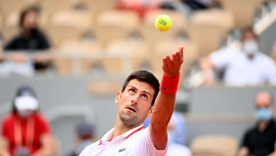 ĐOKOVIĆ JE U ČETVRTFINALU! Italijan razvio "belu zastavu", Novak izgubio dva seta, pa silovito došao do trijumfa!