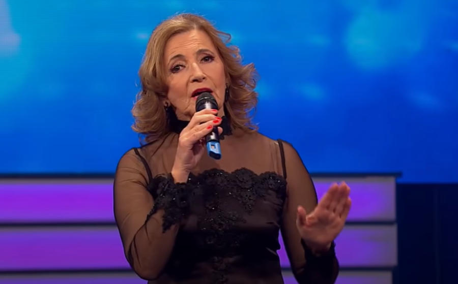 OTAC JOJ JE BRANIO DA PEVA! Poznatu pevačicu smatrali su naslednicom velike muzičke dive, na sceni je već 50 godina, a sada se pojavila i njena fotka iz mlađih dana