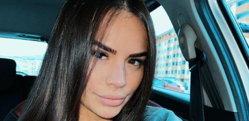 ONA TAKO DOBRO PROVOCIRA Naida Gadžo objavila fotografiju iz lifta, a o njenim grudima i savršenoj guzi bespotrebno je komentarisati! (FOTO)