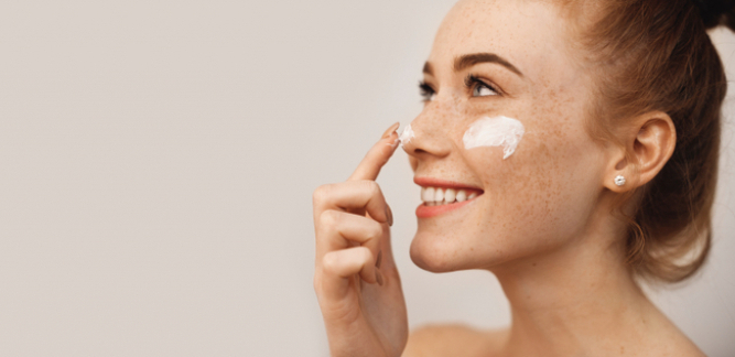 Umirite nadraženu kožu i rešite se akni: Krema za lice od samo tri sastojka