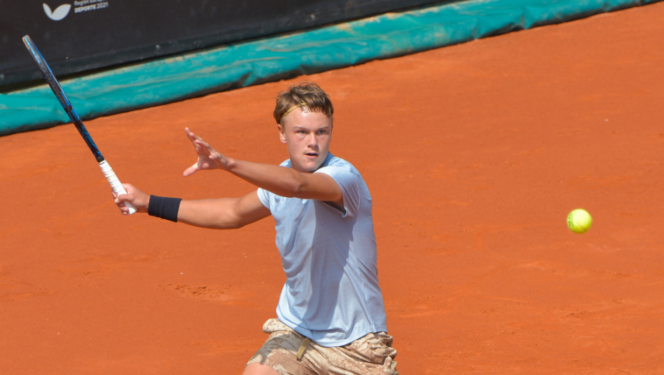 NEOBIČAN DAN MLADOG DANCA Osvojio turnir, pa igrao posle tri sata kvalifikacije u drugoj zemlji!