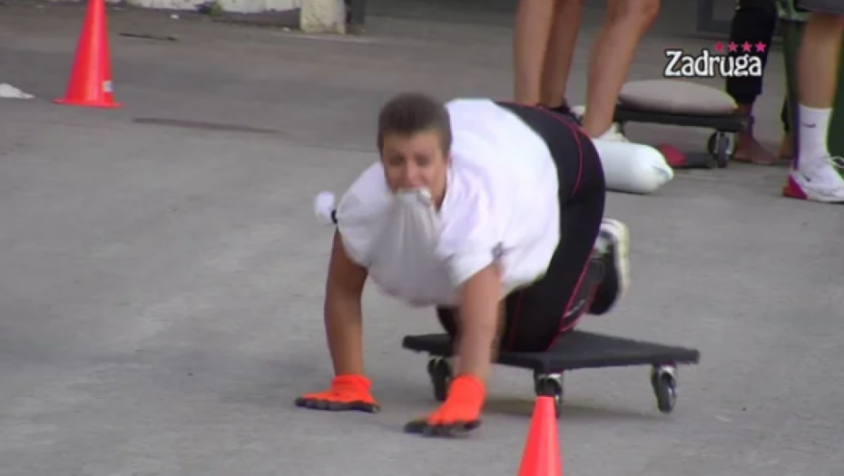 URNEBESNO Miljana u nikad viđenom izdanju se trkala sa Stefanom Karićem, od prizora će vam krenuti suze, a evo ko je izašao kao pobednik (FOTO)