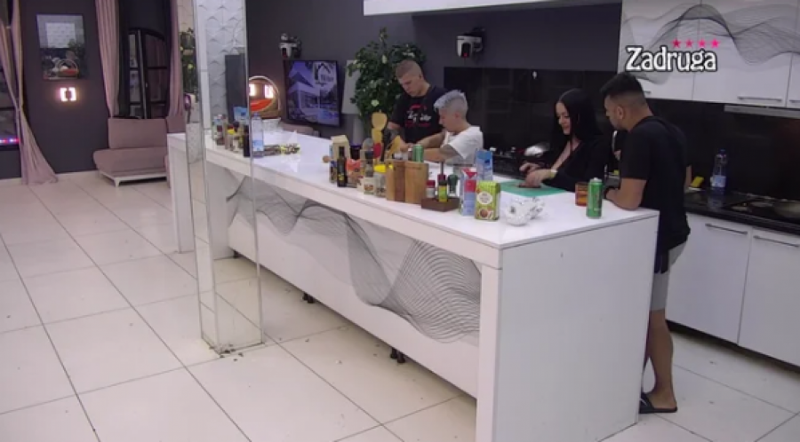 NENADOVA BIVŠA, MATORINA BUDUĆA?! Jelena i Jovana otvoreno flertovale pred svima i najavile moguću ljubavnu romansu