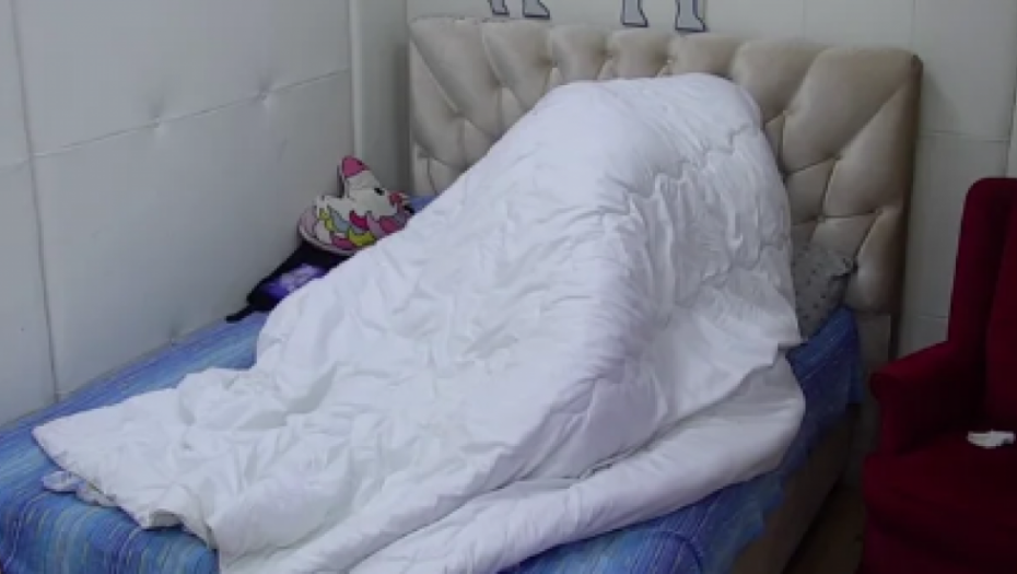 Janjuš hteo da se izbode, a onda brže bolje sve zaboravio kad mu se Maja uvukla u krevet, što skandaloznija svađa žešći se*s (VIDEO)