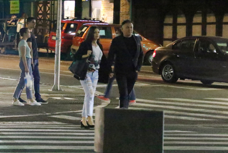 EKSKLUZIVNI PAPARAZZO! Branislav Lečić uhvaćen sa novom devojkom, glumac ju je prvo nahranio pa odveo u krevet (FOTO)