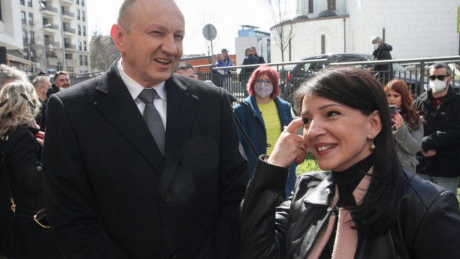 SANDRA BOŽIĆ UPUTILA PORUKU ĐILASOVIM PRISTALICAMA:  Današnju sednicu trebalo je da prate sa najvećom pažnjom , da nauče kako se voli, poštuje i brani svoja zemlja