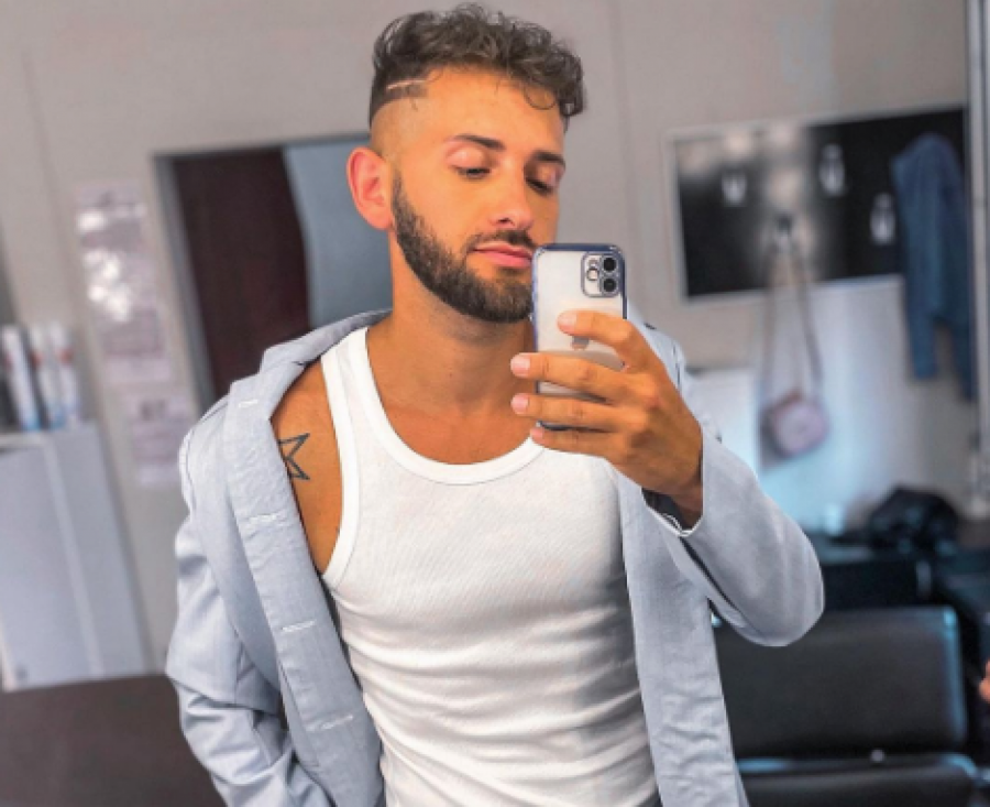 TRESE SE OD STRAHA Naš pevač izgubio telefon pun intimnih fotografija i snimaka: Preplašen da ne isplivaju u javnost, ali to nije najgore (FOTO)