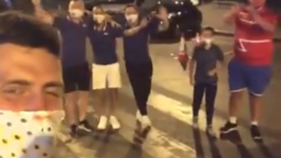 HAOS U PARIZU! Gluvo doba noći, a Noleta presreli naši navijači - totalna ludnica! (VIDEO)