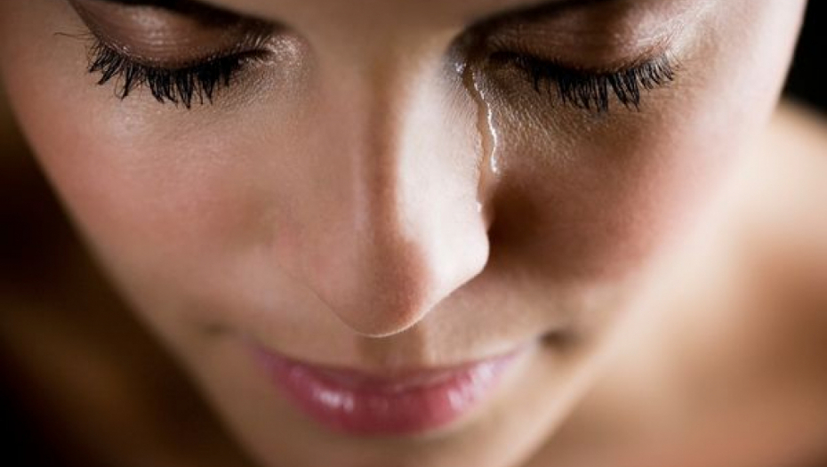 AKO STE ČESTO PLAČLJIVI, PROVERITE KRV! Vaše telo šalje  znake da vam nedostaje važan vitamin