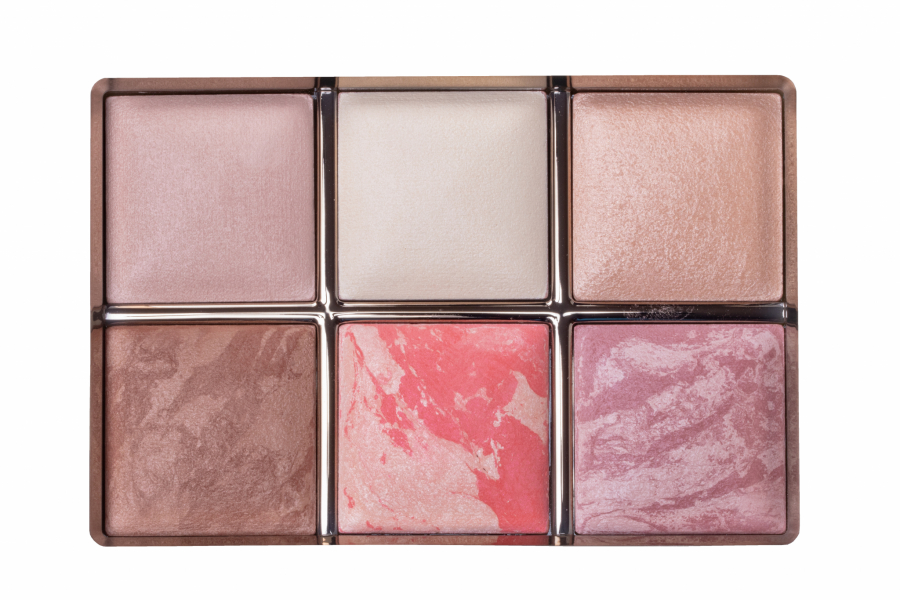 MEJKAP ZA POČETNIKE Ovih 10 proizvoda morate imati u svom neseseru sa šminkom!