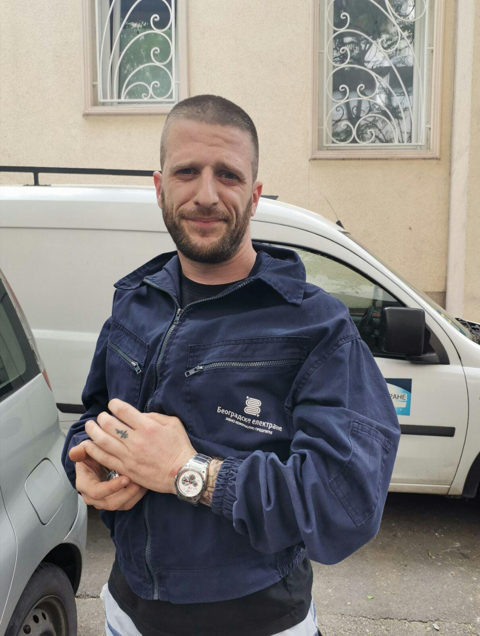 HEROJSKI PODVIG STEFANA TRIFUNOVIĆA Uzeo aparat za gašenje požara i krenuo da gasi vatru u autobusu! Putnici u neverici gledali