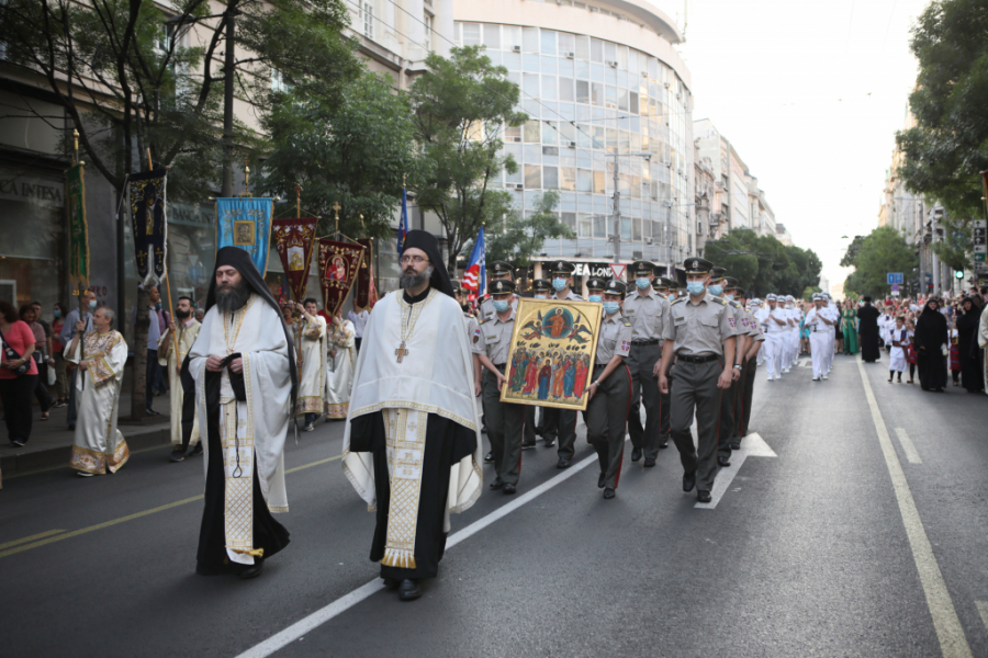 UŽIVO - SPASOVDANSKA LITIJA U BEOGRADU Patrijarh Porfirije predvodi kolonu, reka ljudi na prestoničkim ulicama