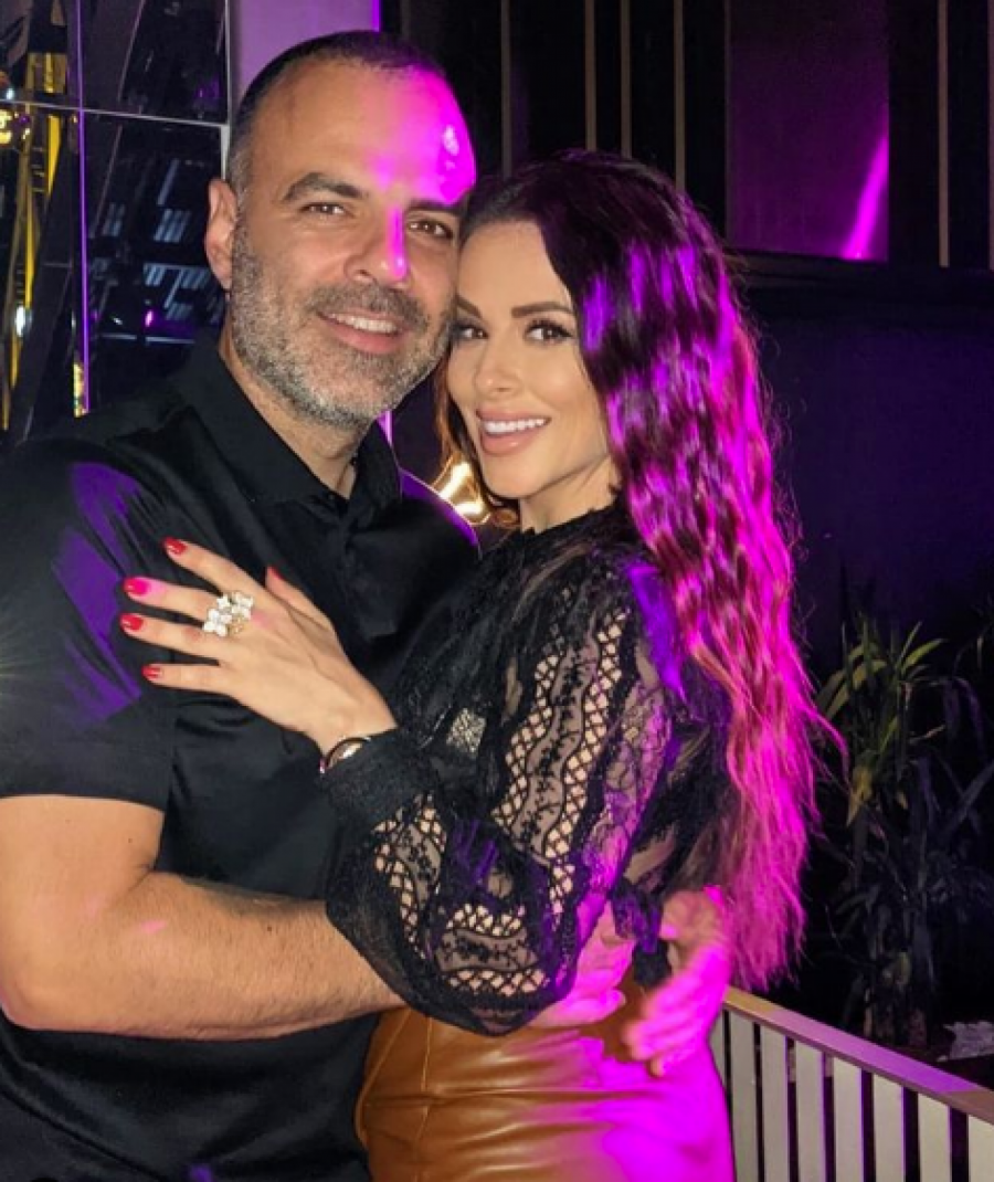 UDALA SE U TAJNOSTI? Ana Sević nije časila ni čas, pevačica odmah posle veridbe rekla 