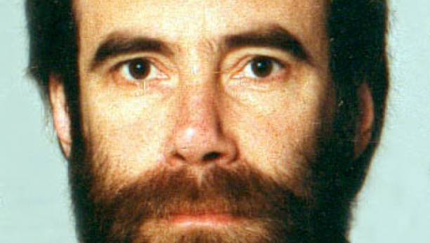 UBIJEN U HODNIKU ISPRED SVOG STANA Danas 20 godina od ubistva novinara Milana Pantića