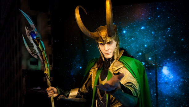 Tvorci popularnog negativca su iznenađeni: Prema legendama, Loki je biseksualac ​​i pretvara se u ženu!