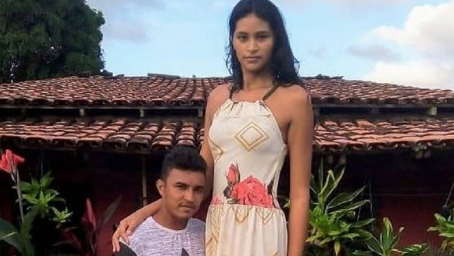 ONA JE VIŠA OD MUŽA ZA POLA METRA: Morala je da napusti školu jer su je jezivo maltretirali, ni u porodici joj nije bilo bolje, a onda je uradila nešto što niko nije očekivao