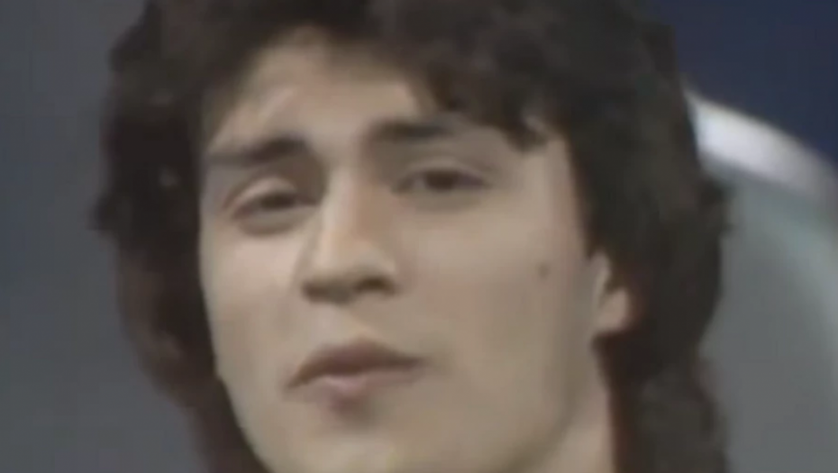 DONEO JE ODLUKU KOJA JE ŠOKIRALA SVE! Bio je miljenik bivše Juge, žene su bile spremne na sve zbog njega, večiti neženja, a danas ovaj pevač izgleda neprepoznatljivo!