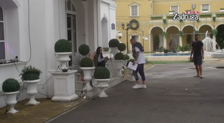 ODMAŽEŠ MI OTKAD SI DOŠLA, VODITE JE KUĆI! Ša na sav glas vikao na Jelenu, izmislio razlog za svađu pa napao bivšu verenicu (FOTO)