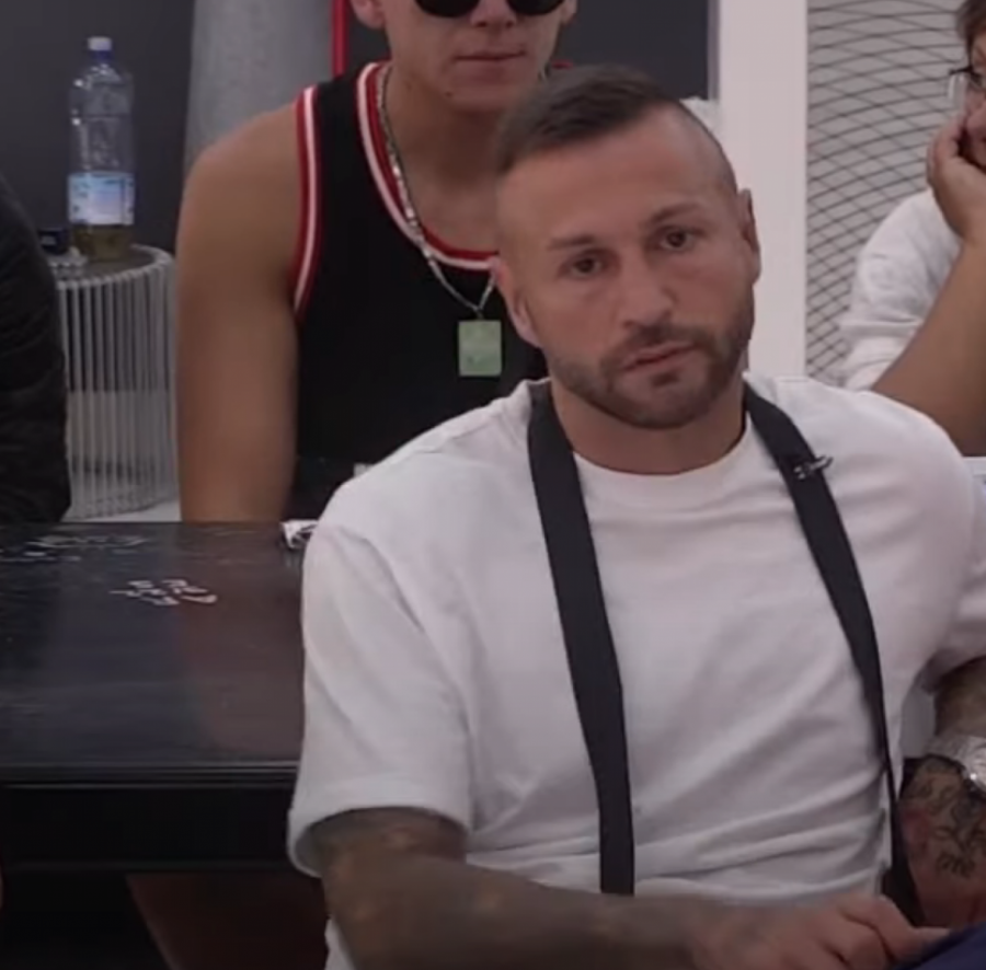 TRESE SE BELA KUĆA Sandra izvređala Ša: Ti si budala koja je dala 50.000 evra da bi se dokazala nama! On joj uzvratio još jače (FOTO)