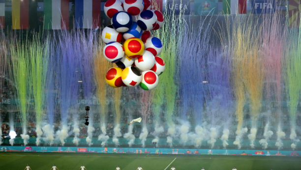 NEVIĐENO DO SAD! Svi pričaju na načinu kako je lopta stigla na teren stadiona u Rimu (FOTO)