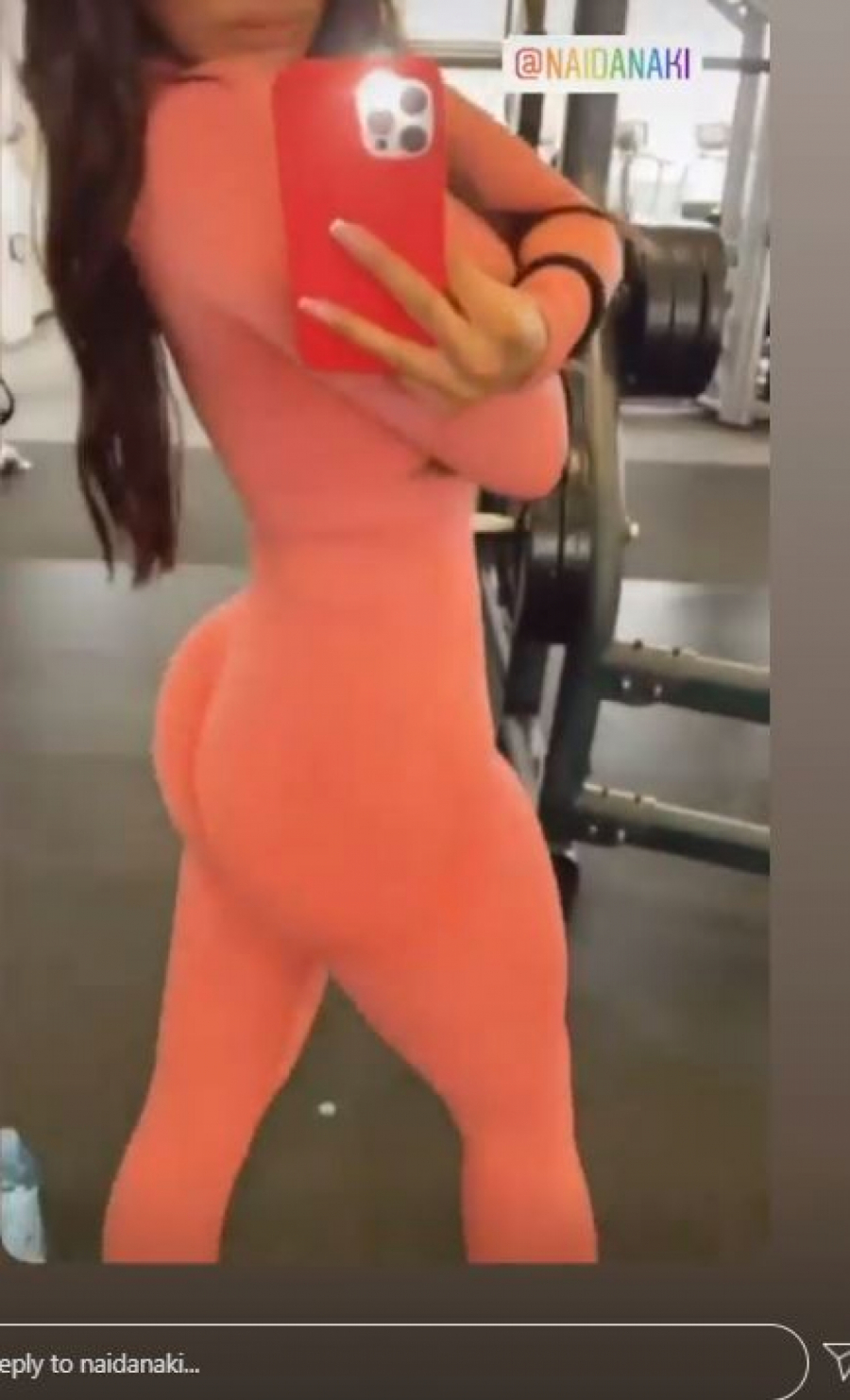 OPET PROVOCIRA! Savršena guza i izvajano telo: Naida objavila provokativnu fotografiju iz teretane, a muškarcima definitivno neće biti dobro (FOTO)