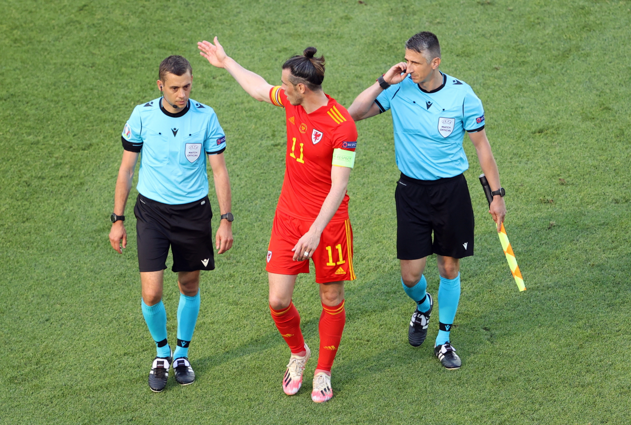 VAR PREKINUO SLAVLJE ŠVAJCARACA! Prštalo na sve strane u Bakuu, 