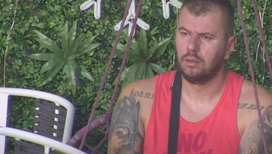 OTKRIO DETALJE PRIVATNIH PORUKA Janjuš priznao da mu šalju eksplicitne slike i snimke, sada sve objavio i šokirao javnost (FOTO)