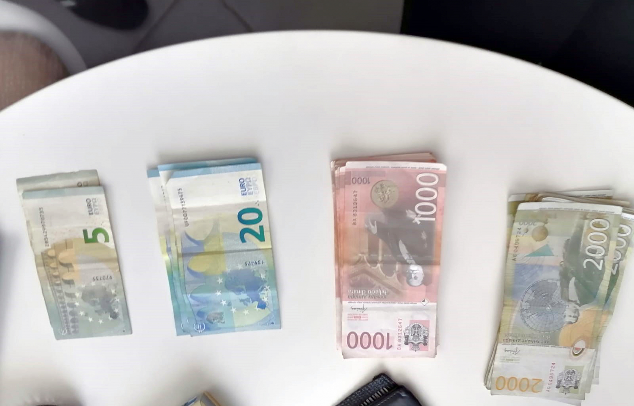 MUNJEVITA AKCIJA POLICIJE: Uhapšene su tri osobe, a zaplenjeno je 40 kilograma narkotika (FOTO)