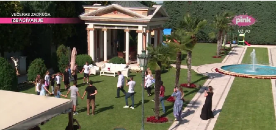 OVAKO IZGLEDA CARSTVO KARIĆA Milanka i Bogoljub pokazali luksuzni dvorac u kojem se baškare, najviše uživaju u porodičnim okupljanjima (FOTO)