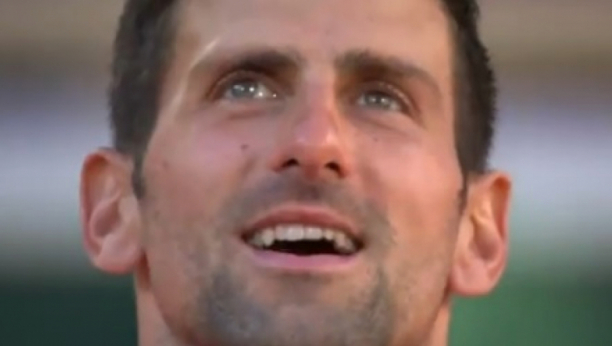 ČISTA EMOCIJA! "Bože pravde" se ori u Parizu a Nole, sa suzama u očima, peva u inat svima! (VIDEO)