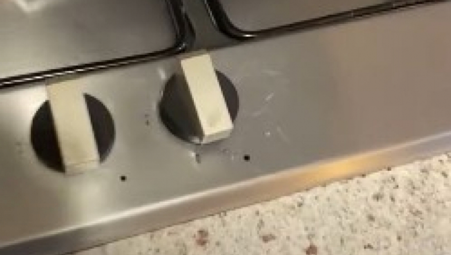 SIJAĆE KAO NOV: Trik za čišćenje šporeta za samo 5 minuta (VIDEO)