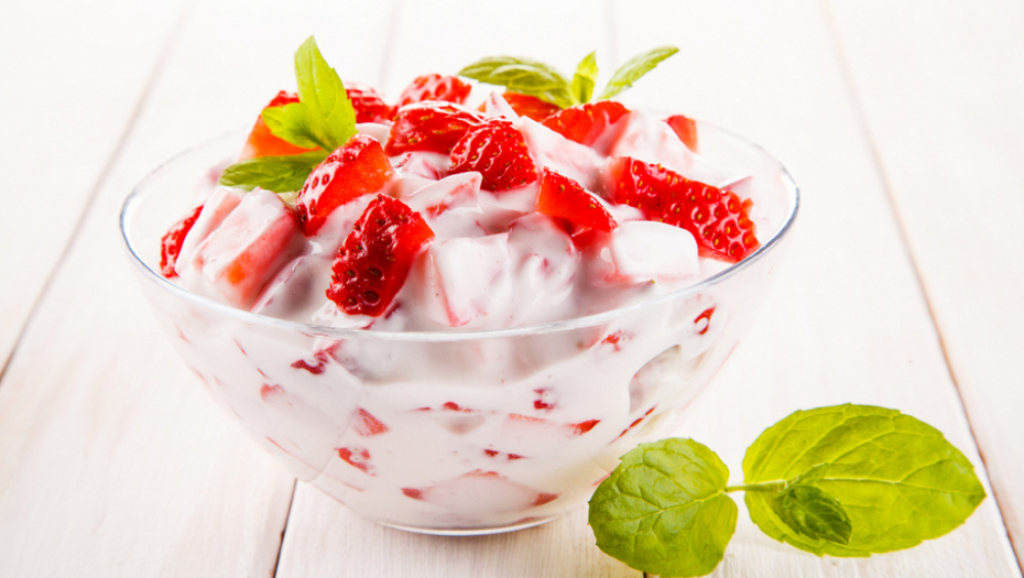 DECA GA OBOŽAVAJU: Domaći recept za fantastičan voćni jogurt, gotov je za 5 minuta!