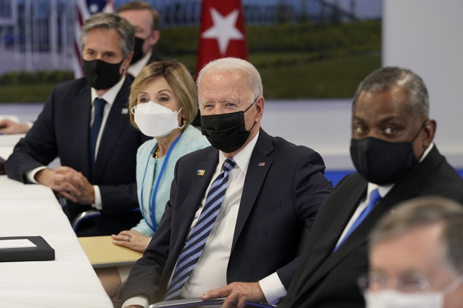 KRIVOKAPIĆ SE POKLONIO BAJDENU! Premijer Crne Gore se zakleo na vernost NATO paktu!