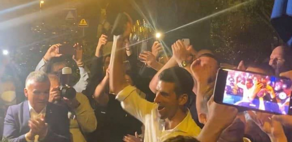 SPEKTAKULARNO Isplivao snimak sa Novakove proslave, svi su oduševljeni pesmom koju je Đoković pevao (VIDEO)