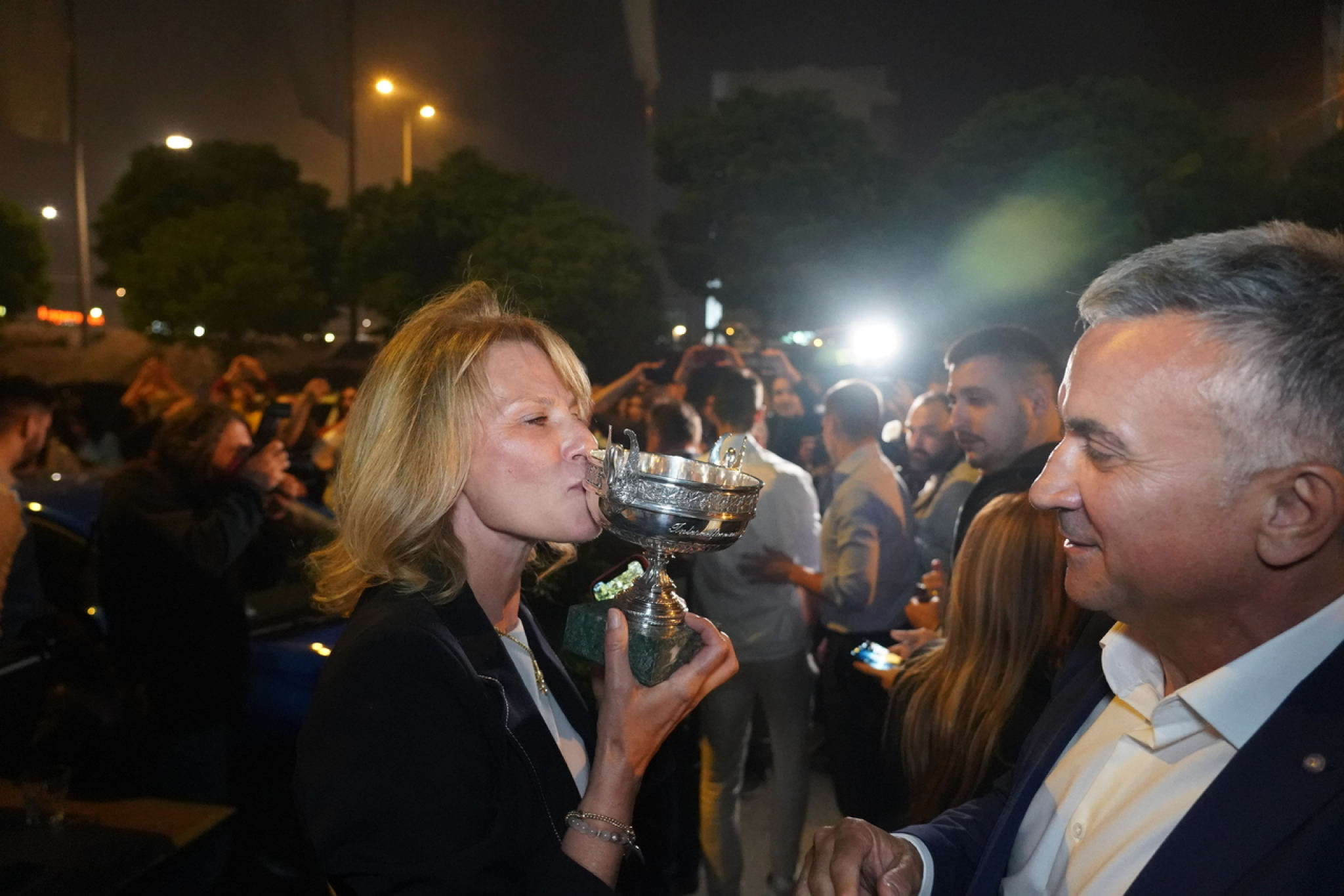 NEZAPAMĆENO SLAVLJE Nole u centru pažnje, majčina slika oduševila! (FOTO, VIDEO)