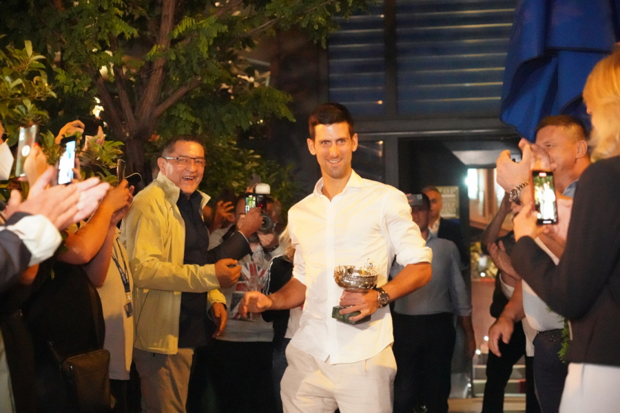 NEZAPAMĆENO SLAVLJE Nole u centru pažnje, majčina slika oduševila! (FOTO, VIDEO)