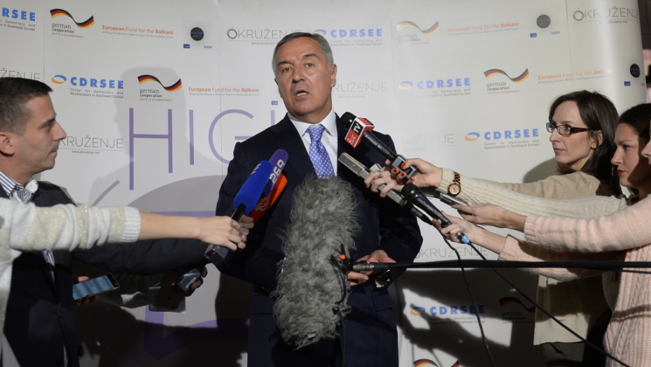 MILO KUKA PRED PUTINOVIM VRATIMA! Posle sankcija, proterivanja i uvreda Ðukanvić traži veliku uslugu!