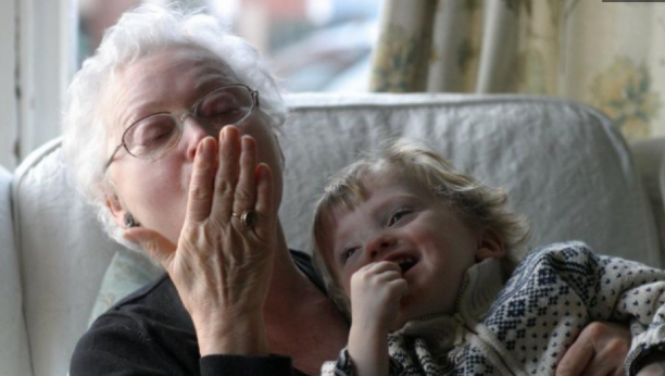 NAČELA PRAVIH VREDNOSTI SU NEPROMENJIVA: 30 najboljih zakona vaspitanja baka i deka iz Srbije