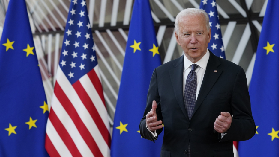 AMERIKA PROFITIRA OD KRIZE Optužbe iz EU: "Sada prodaju više gasa i oružja"