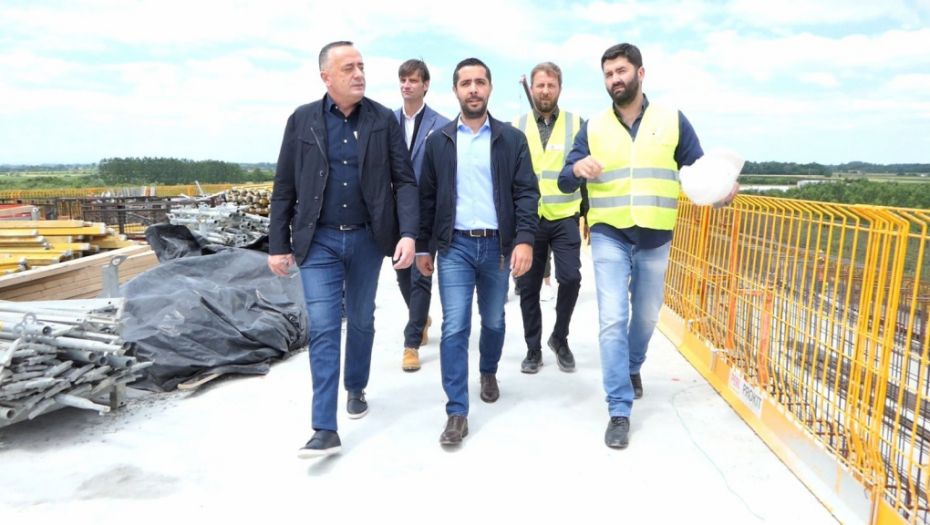 Kad Srbija krene napred, svi kreću napred, put koji spaja Srem sa Mačvom je simbol budućnosti! (FOTO)