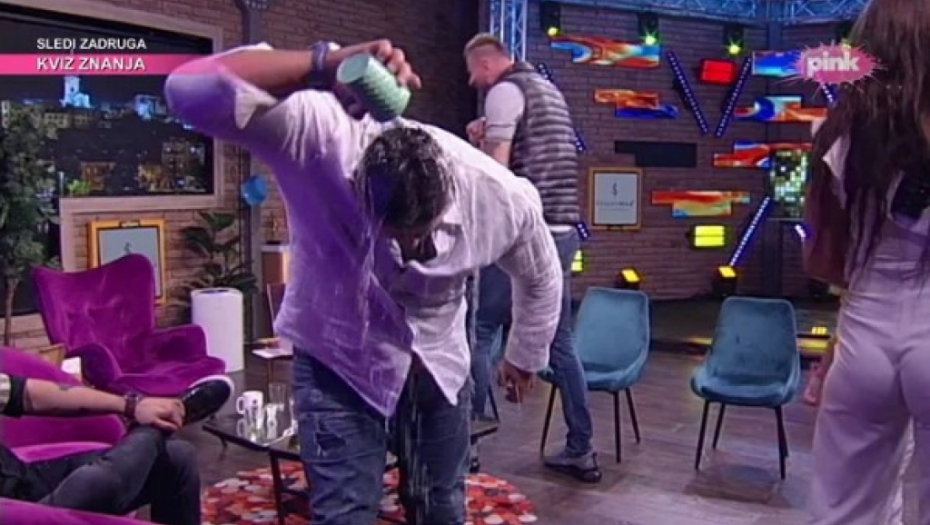 AUUUUU KOJA SRAMOTA ZADRUGARKI! Kristijan potpuno poludeo, zbog ovoga je morao da se polije vodom po glavi! (FOTO)