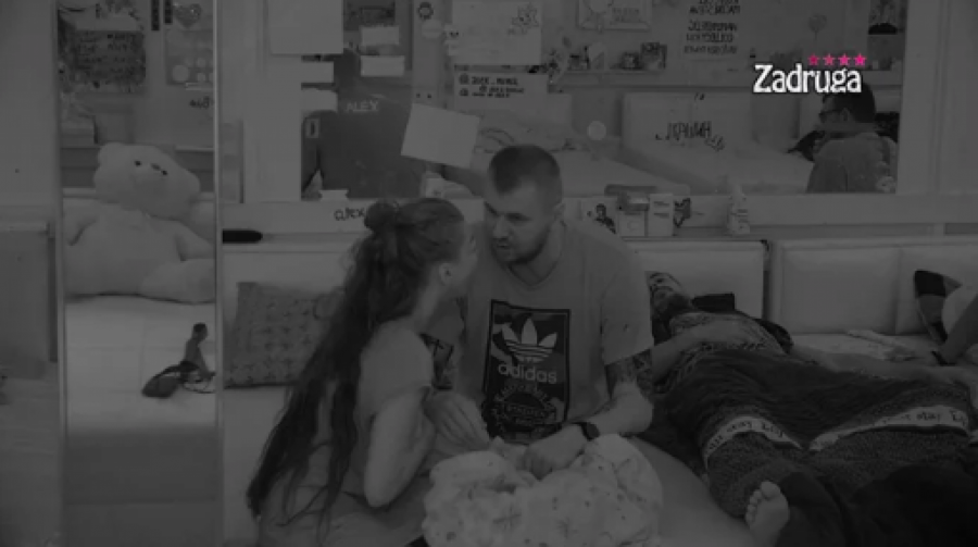 BOLESNICA! Neviđena histerija i lom Maje Marinković, grebala i štipala Janjuša nikad gore, zadrugari se obrušili na nju i žestoko izvređali