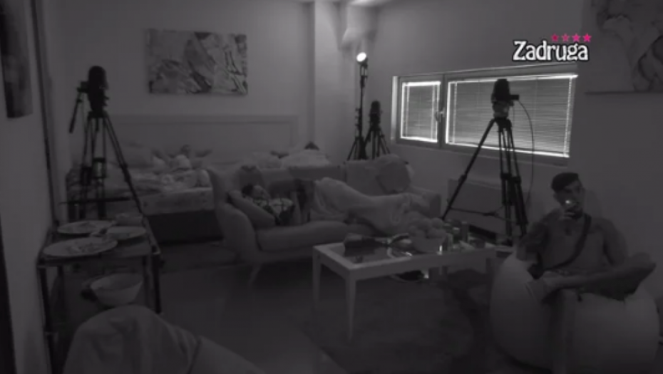 DOK JE U BELOJ KUĆI RATNO STANJE! Oteti zadrugari uživaju kao nikad do sada, produkcija ih iznenadila, a Fran ne krije oduševljenje