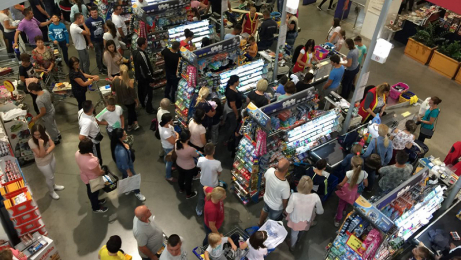 ŠTA AKO MI SE KASA ZAGLAVI TOKOM TRANSAKCIJE? Milenu sačekala neprijatna situacija u 10 lokala: Ni u jednom nije mogla da plati račun!