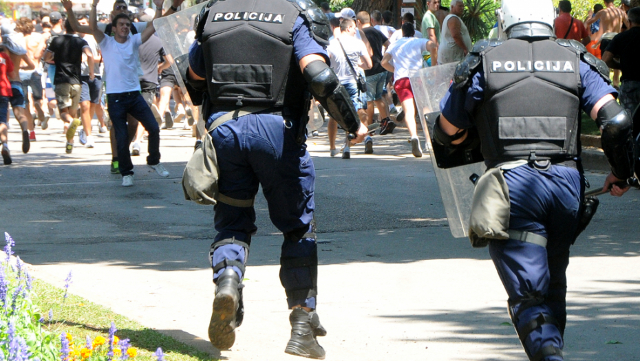 "BUM": Komšije naouružane do zuba - na 100 stanovnika 39 građana poseduje neki komad oružja!