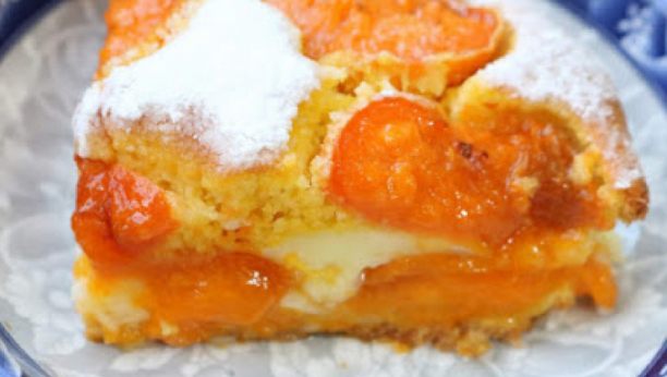 KOLAČ SA KAJSIJAMA - Najlepši letnji slatkiš, parče sreće na tanjiru! (VIDEO)