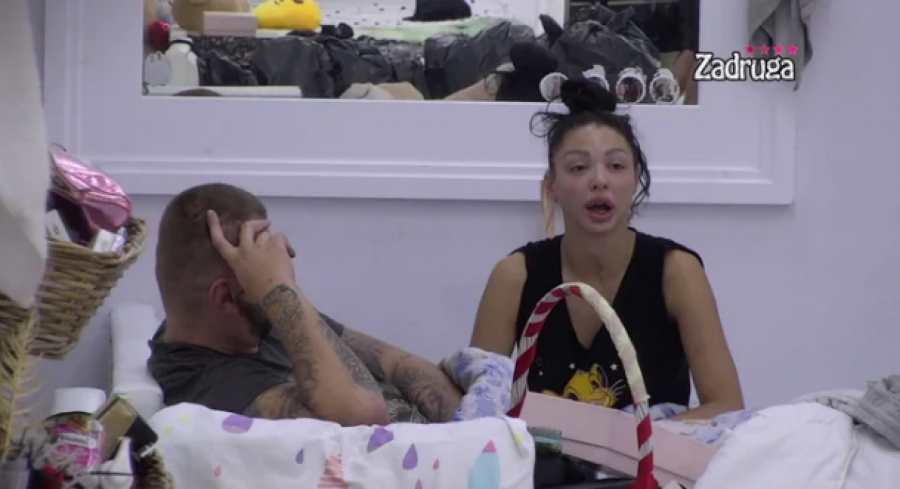 SMEĆARKE ME BUDE I UNIŠTAVAJU STVARI! Caru prekipelo zbog Majine i Janjuševe nove svađe, častio ih uvredama kao nikad do sad (FOTO)