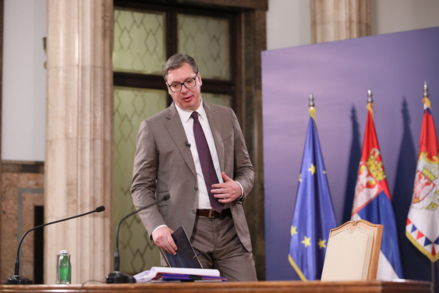 PREDSEDNIK VUČIĆ MORAO DA REAGUJE Ima li, bre, tamo neko normalan? Svi se bave samo pljačkom!