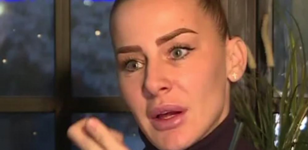 BACALA SE NA POD, UDARALA ŠAKAMA, PA UŠLA U POTPUNI TRANS! Milica Dabović pokazala kako se provodi u kafani (FOTO)